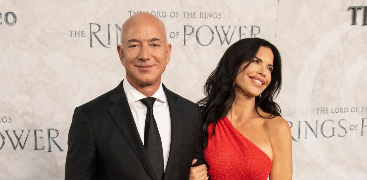 jeff bezos lauren sanchez reportedly engaged  years dating