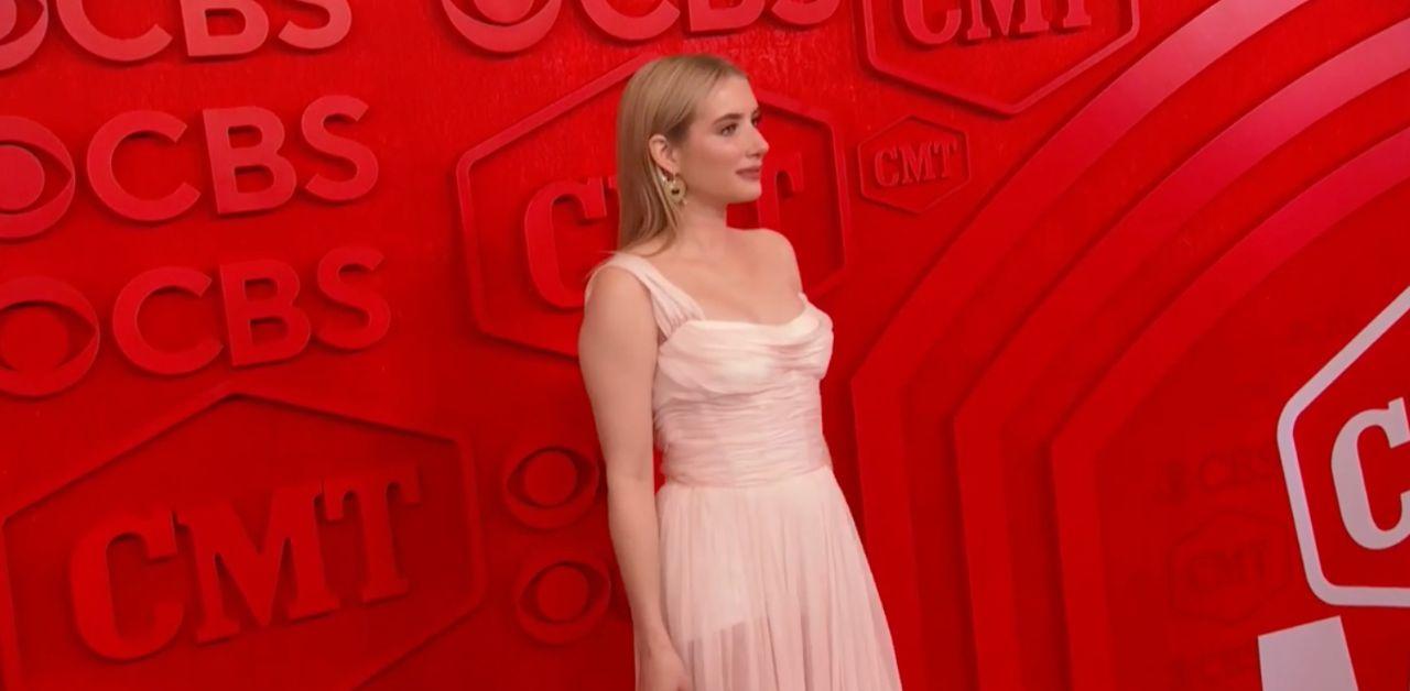 why emma roberts attended cmt music awards